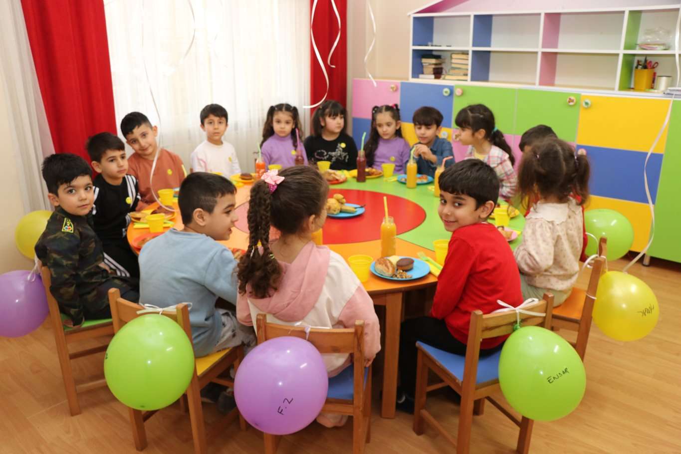 Tekne orucu tutan miniklerin iftar sevinci Tekne orucu tutan miniklerin iftar sevinci